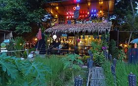 Do Dee Cafe Bangkok Hostel